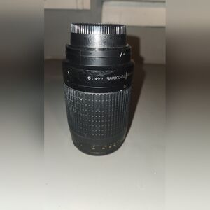 Nikon AF Nikkor 70-300mm f/4-5.6G Telephoto Zoom Lens Camera